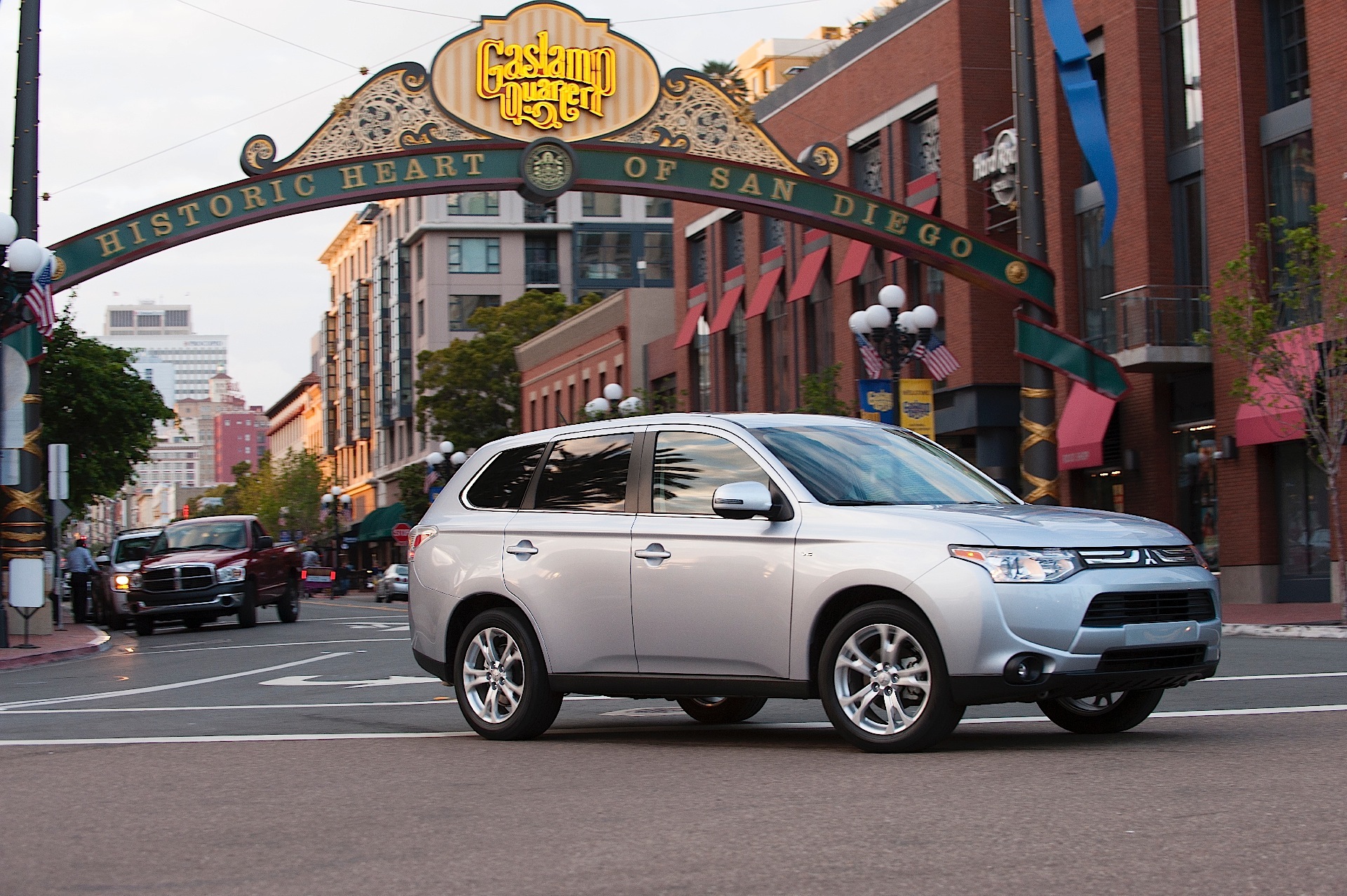 Mitsubishi Outlander / Airtrek photo 14