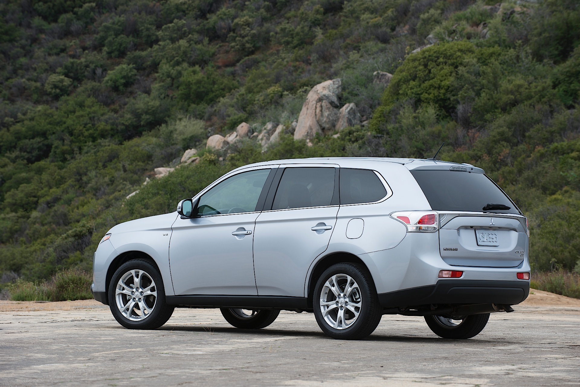 Mitsubishi Outlander / Airtrek photo 28