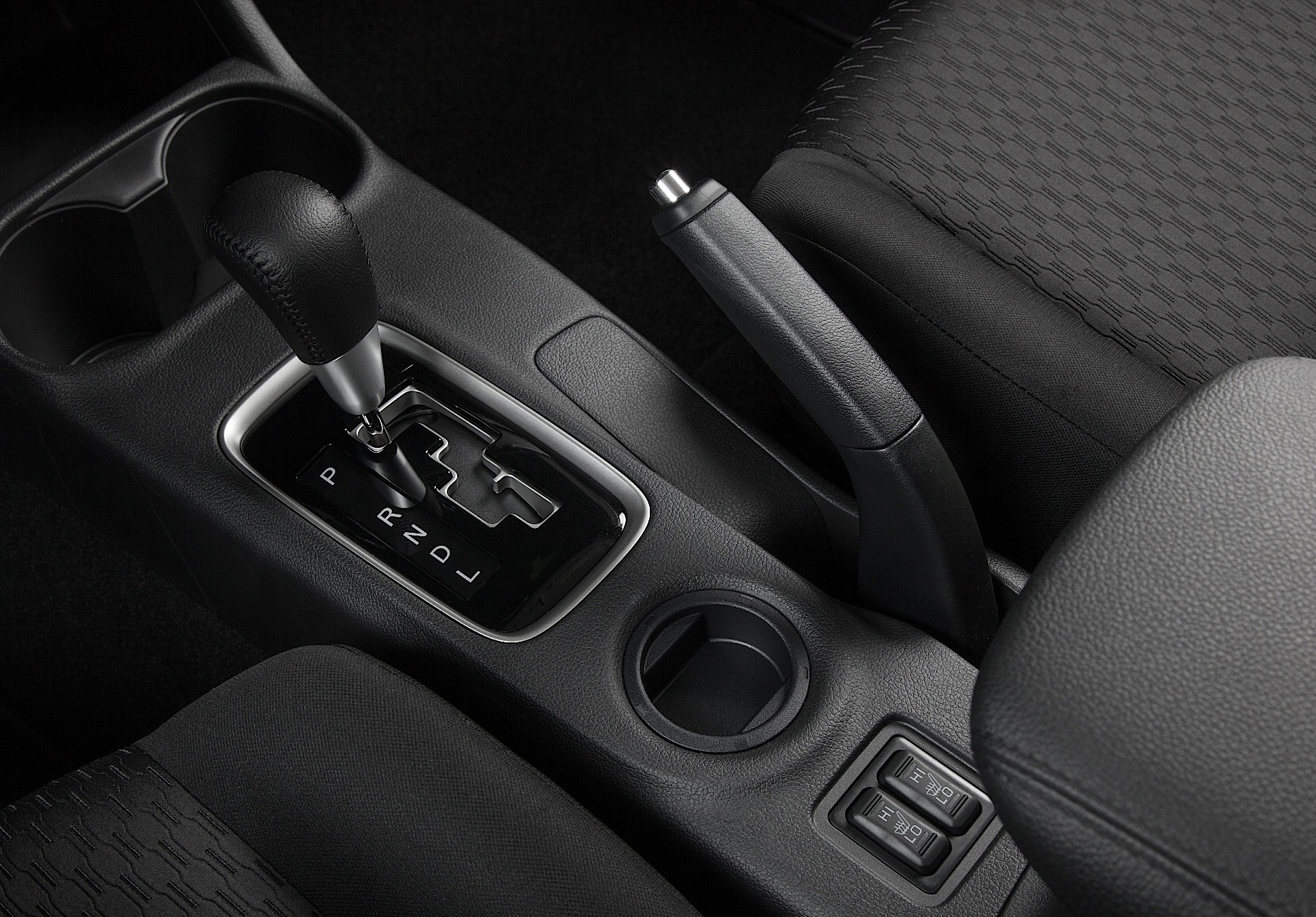 Mitsubishi Outlander / Airtrek photo 99