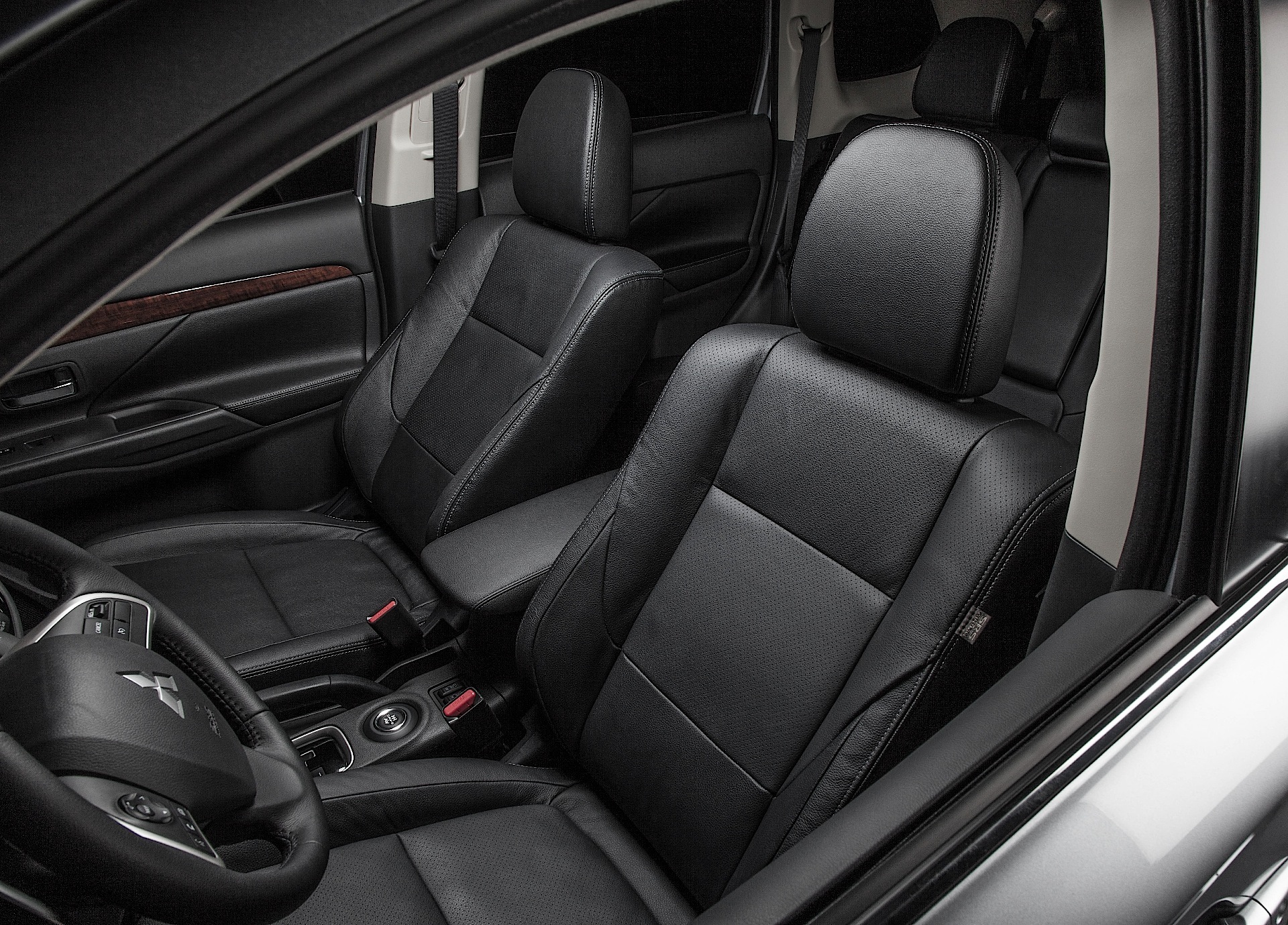 Mitsubishi Outlander / Airtrek photo 108