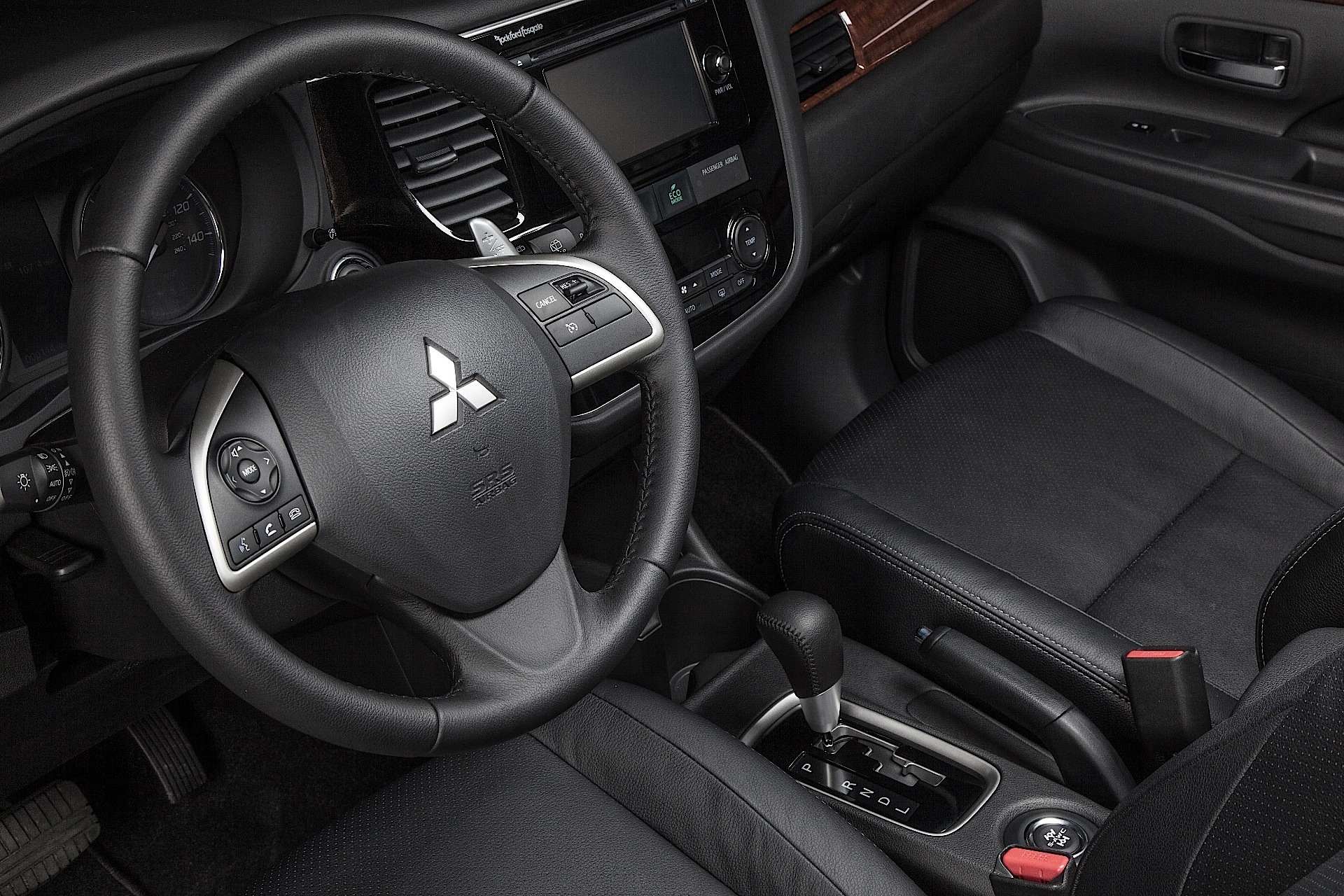 Mitsubishi Outlander / Airtrek photo 109