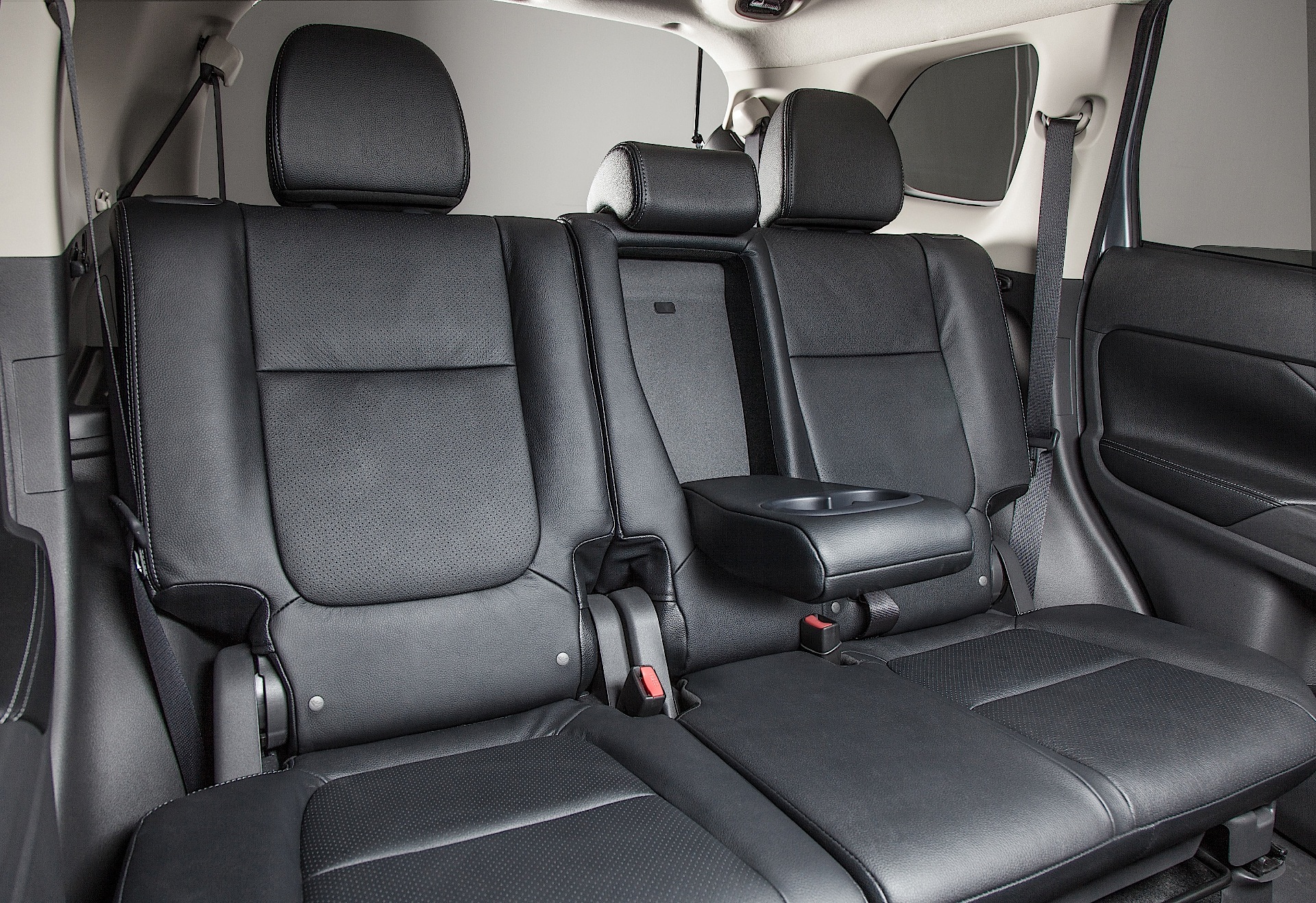 Mitsubishi Outlander / Airtrek photo 110