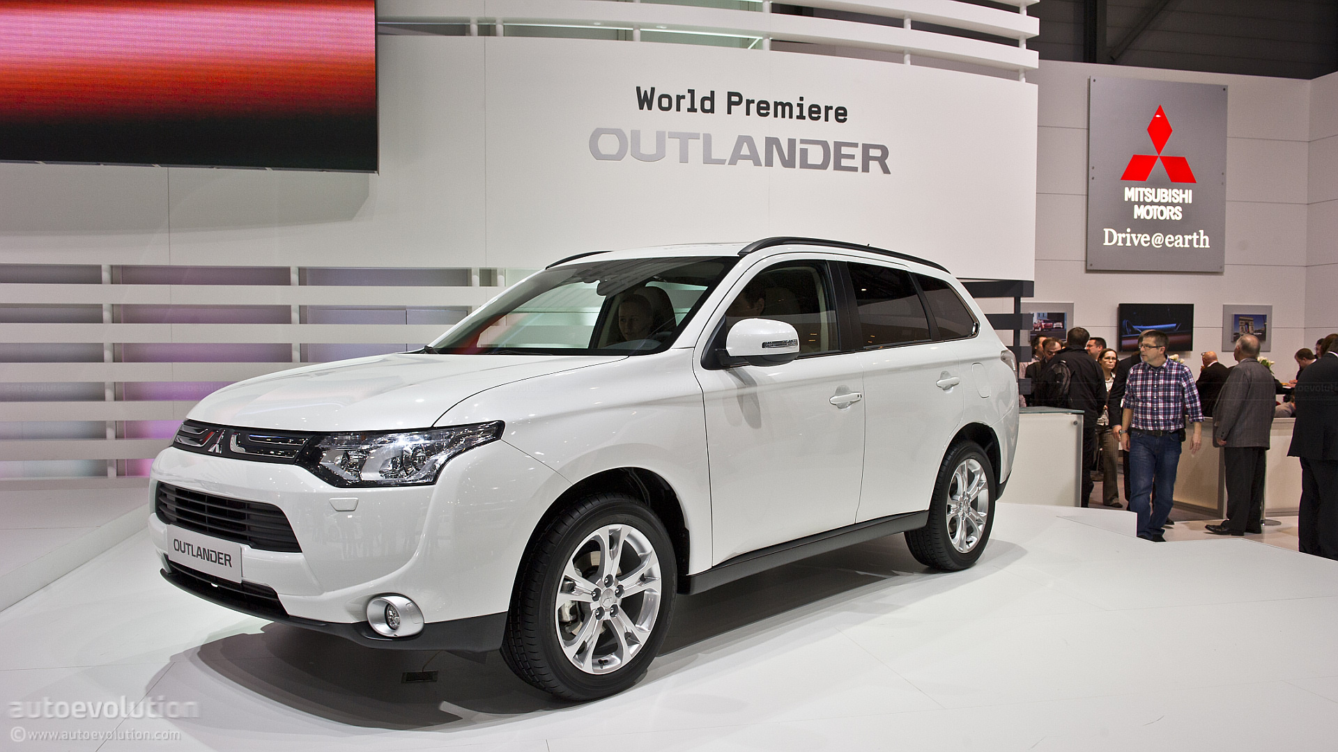 Mitsubishi Outlander / Airtrek photo 2