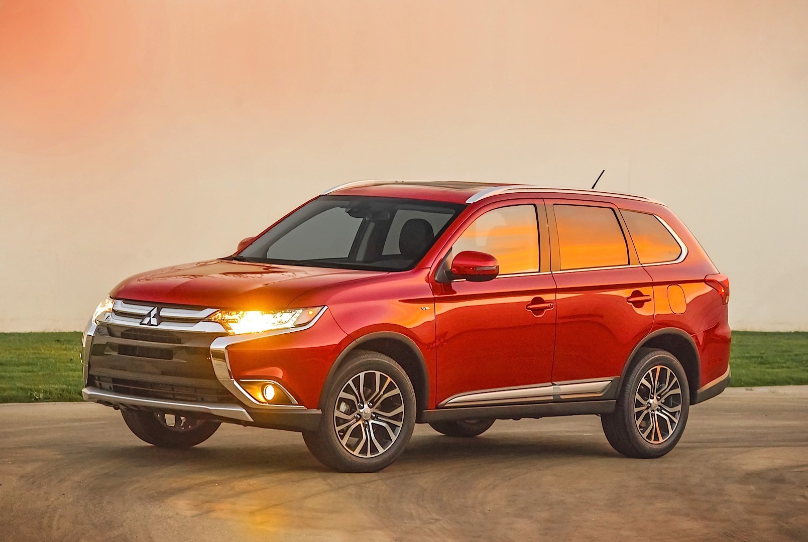 Mitsubishi Outlander / Airtrek photo 10