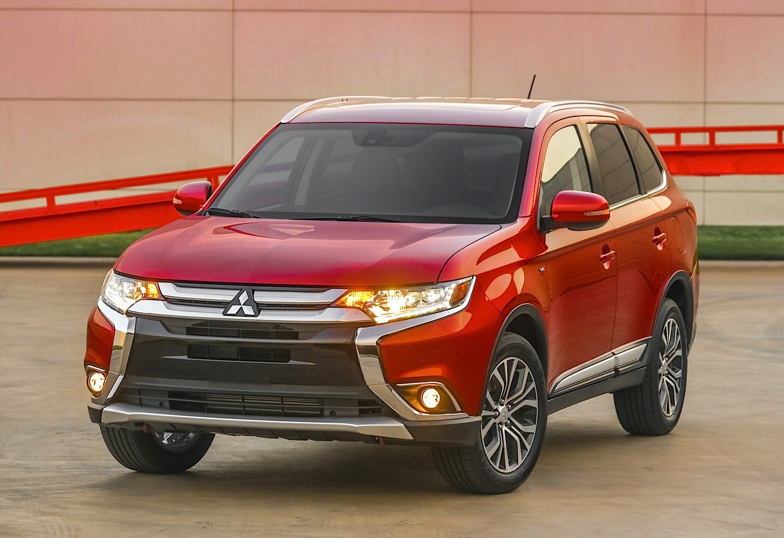 Mitsubishi Outlander / Airtrek photo 11