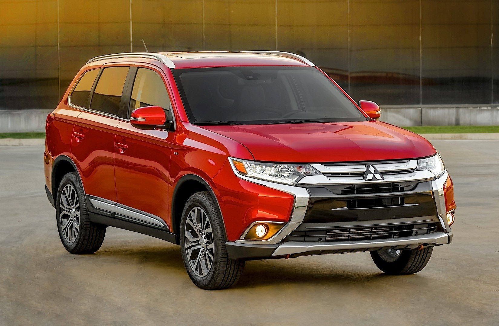 Mitsubishi Outlander / Airtrek photo 16