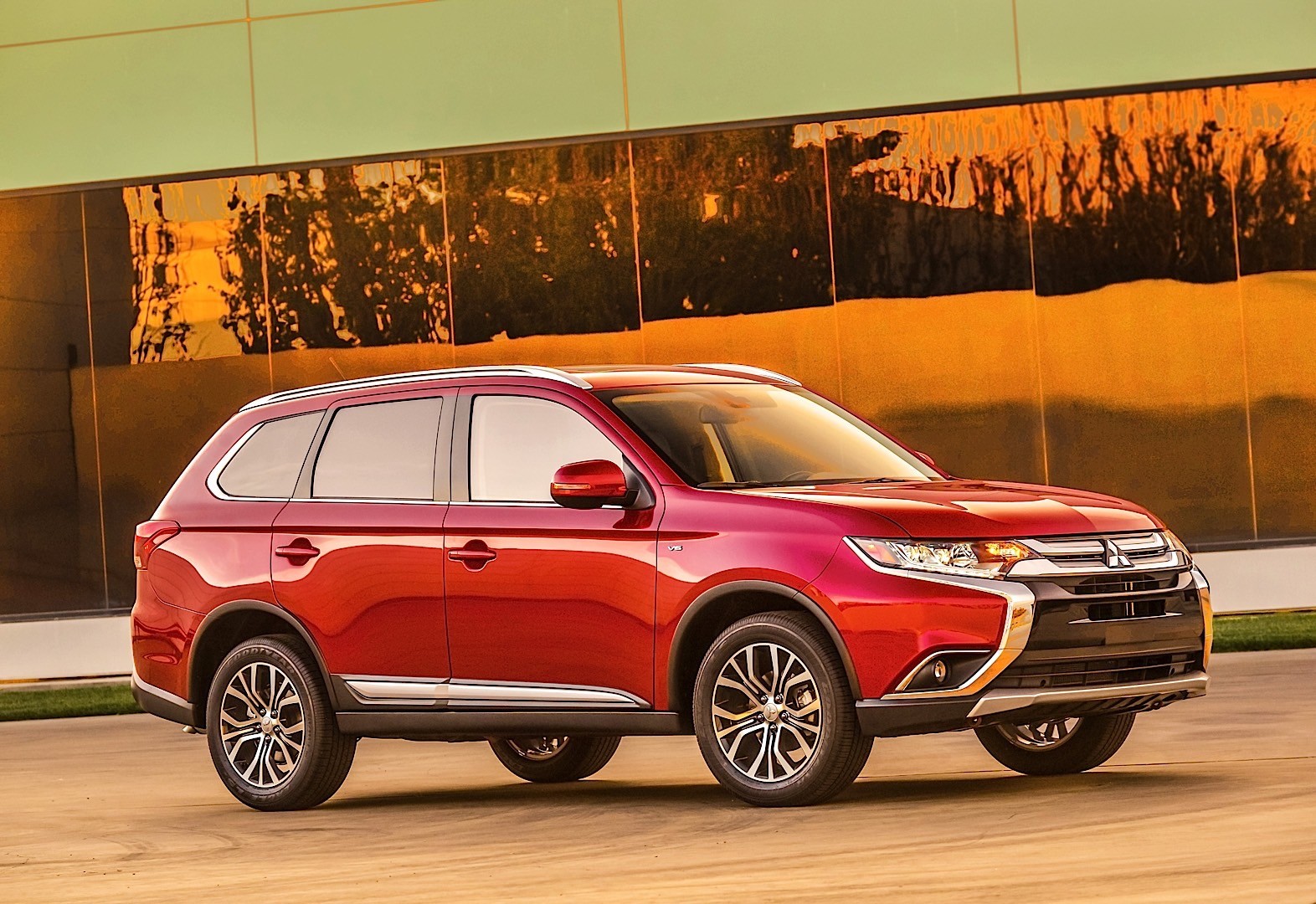 Mitsubishi Outlander / Airtrek photo 19