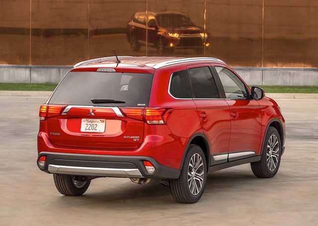 Mitsubishi Outlander / Airtrek photo 22