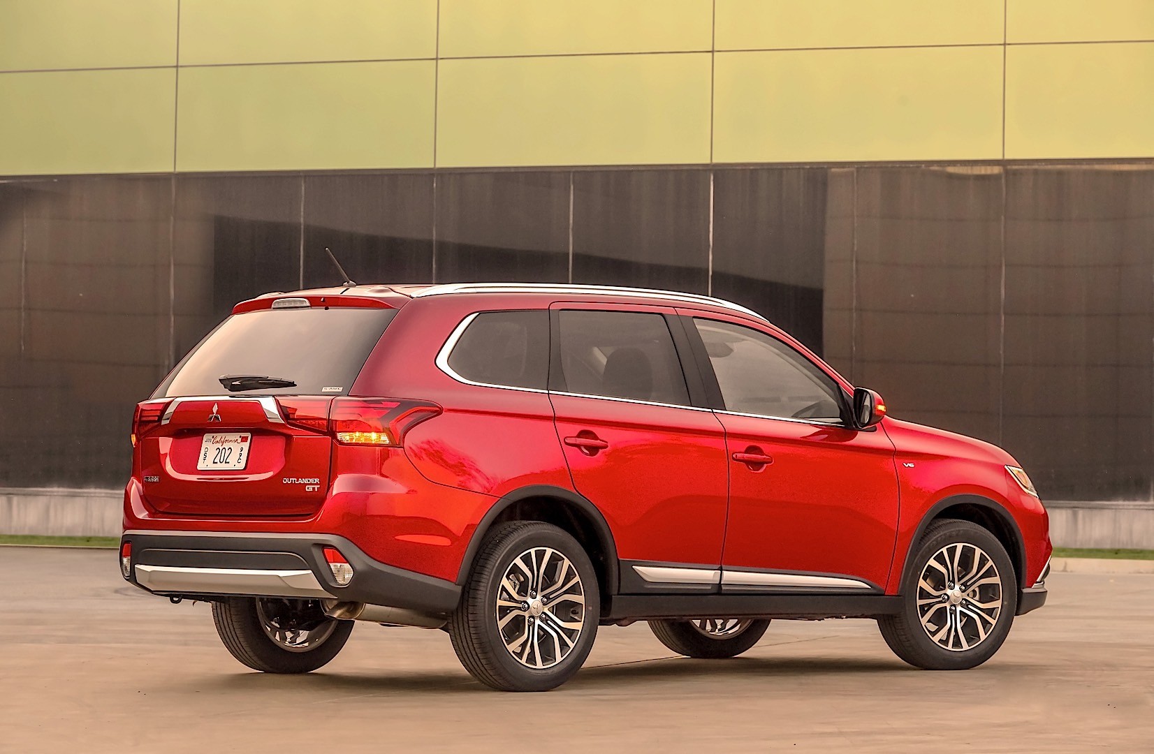 Mitsubishi Outlander / Airtrek photo 23