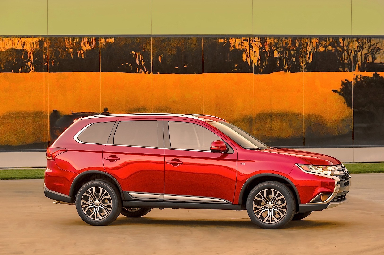 Mitsubishi Outlander / Airtrek photo 24