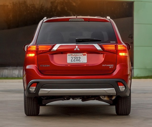Mitsubishi Outlander / Airtrek photo 25