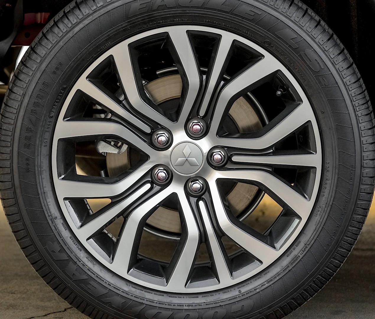 Mitsubishi Outlander / Airtrek photo 29