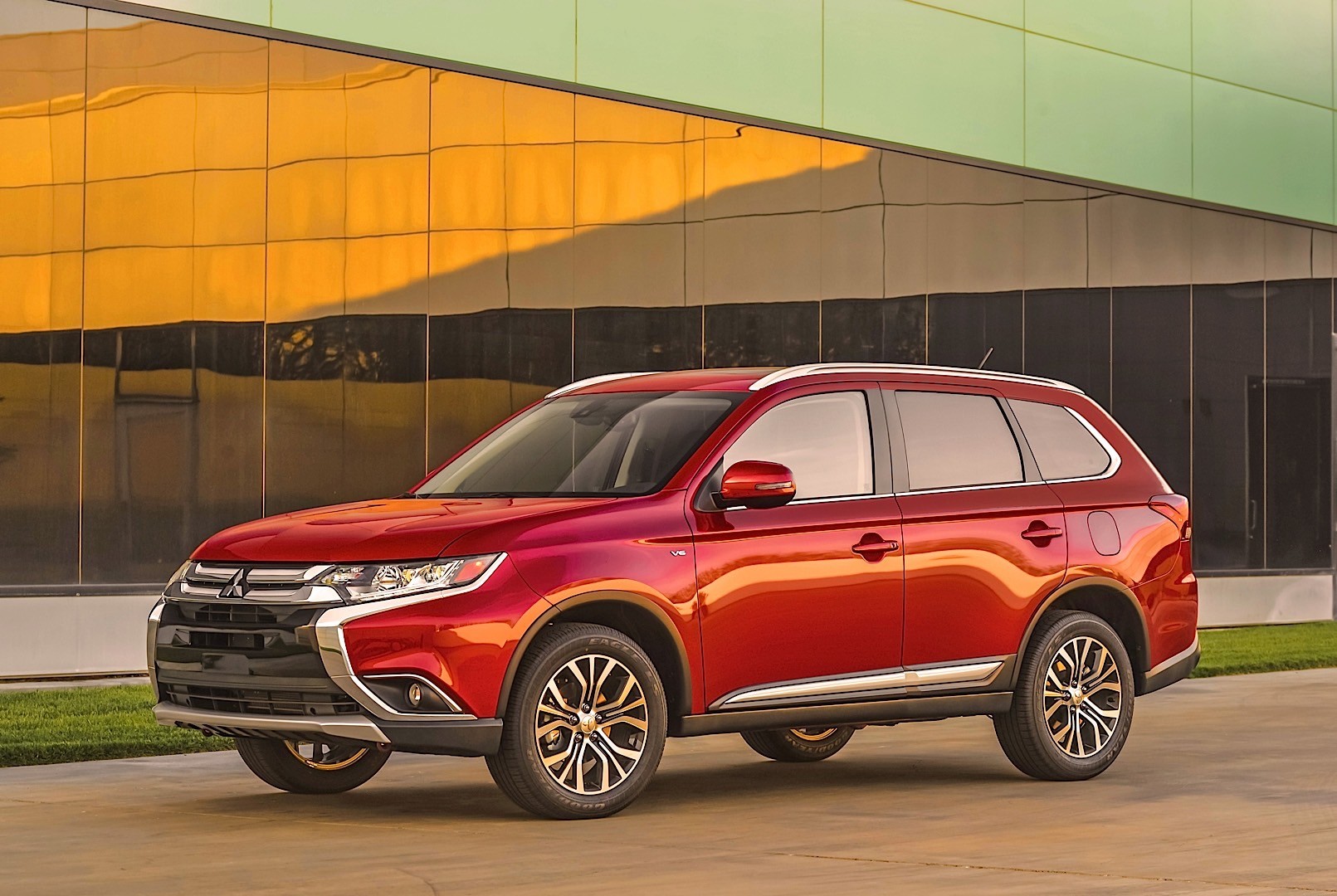 Mitsubishi Outlander / Airtrek photo 3