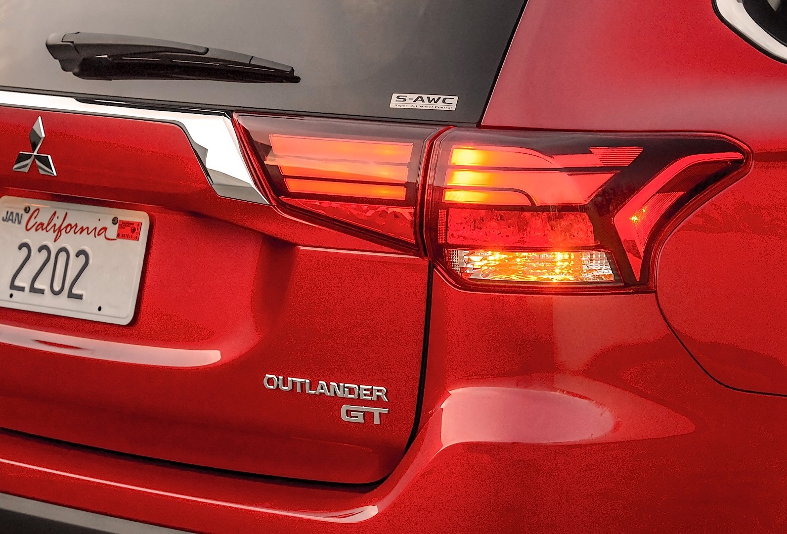 Mitsubishi Outlander / Airtrek photo 30