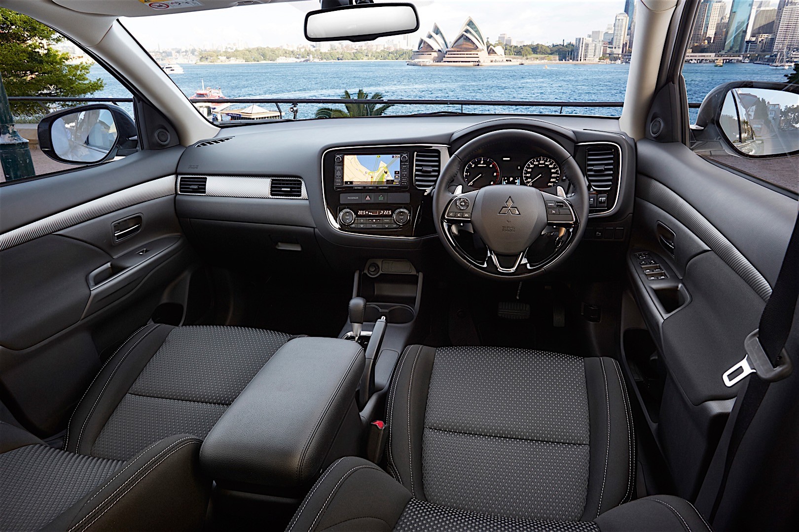 Mitsubishi Outlander / Airtrek photo 81