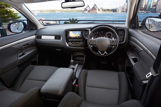 Mitsubishi Outlander / Airtrek photo 81