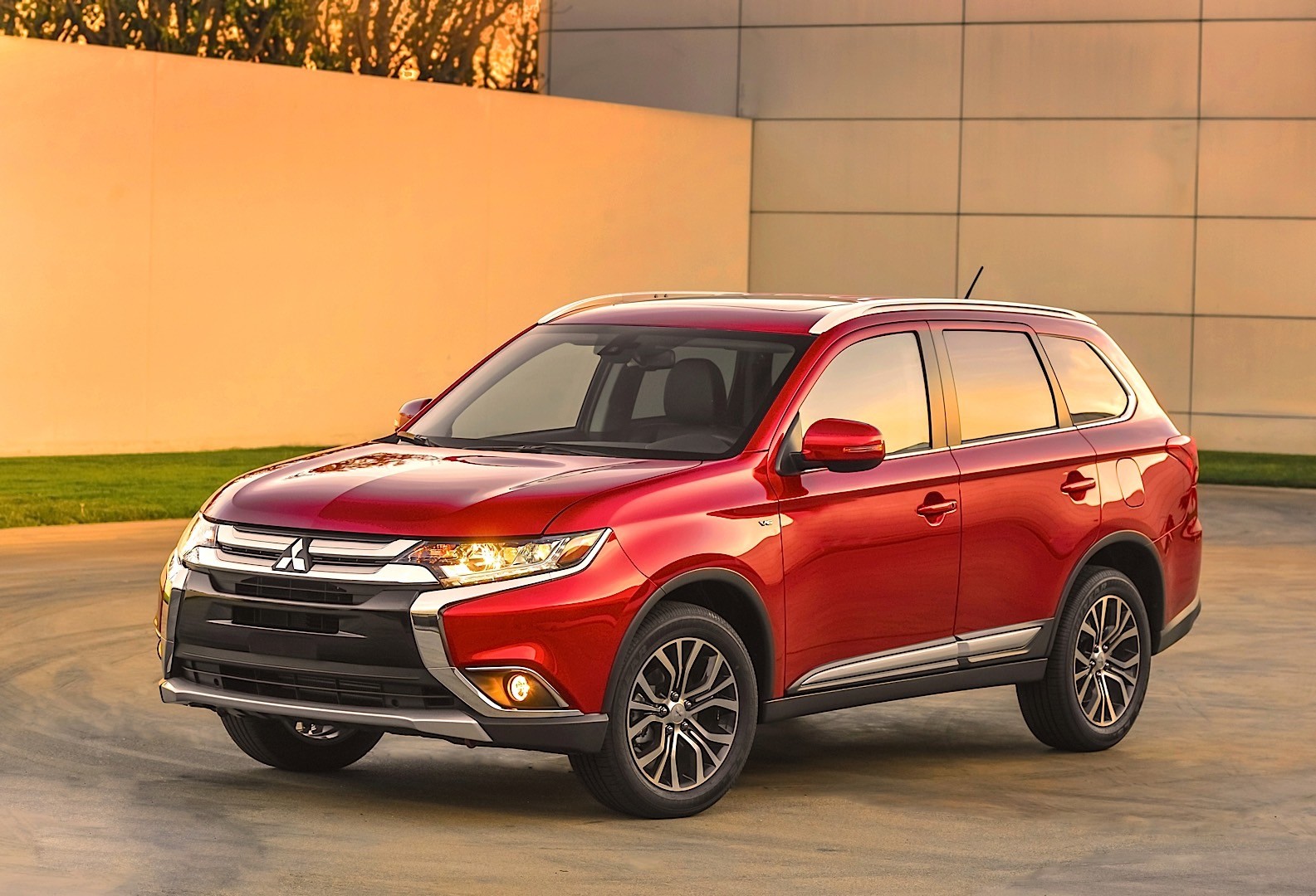 Mitsubishi Outlander / Airtrek photo 7