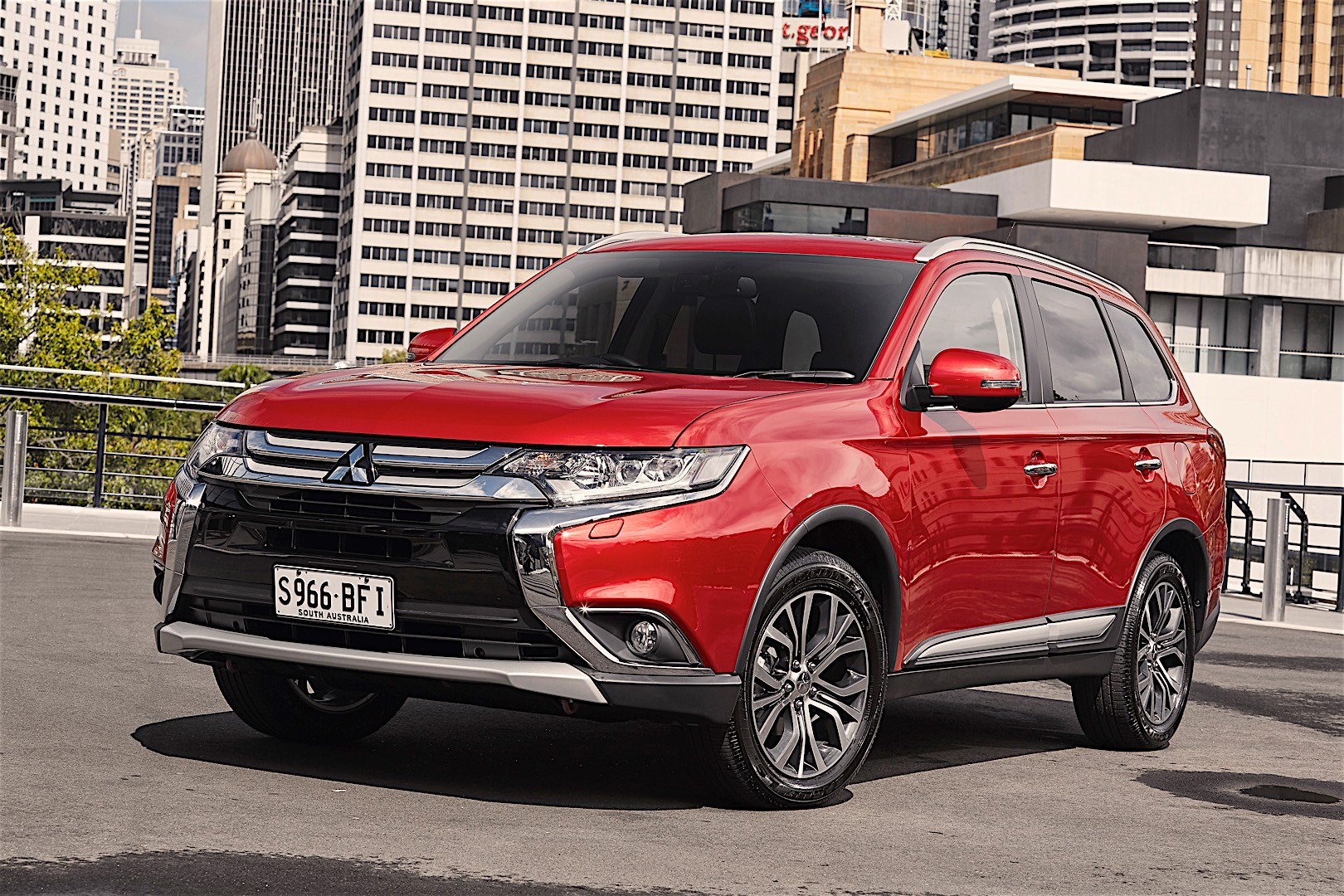 Mitsubishi Outlander / Airtrek photo 60