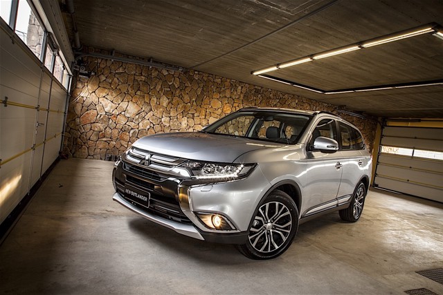 Mitsubishi Outlander / Airtrek photo 61