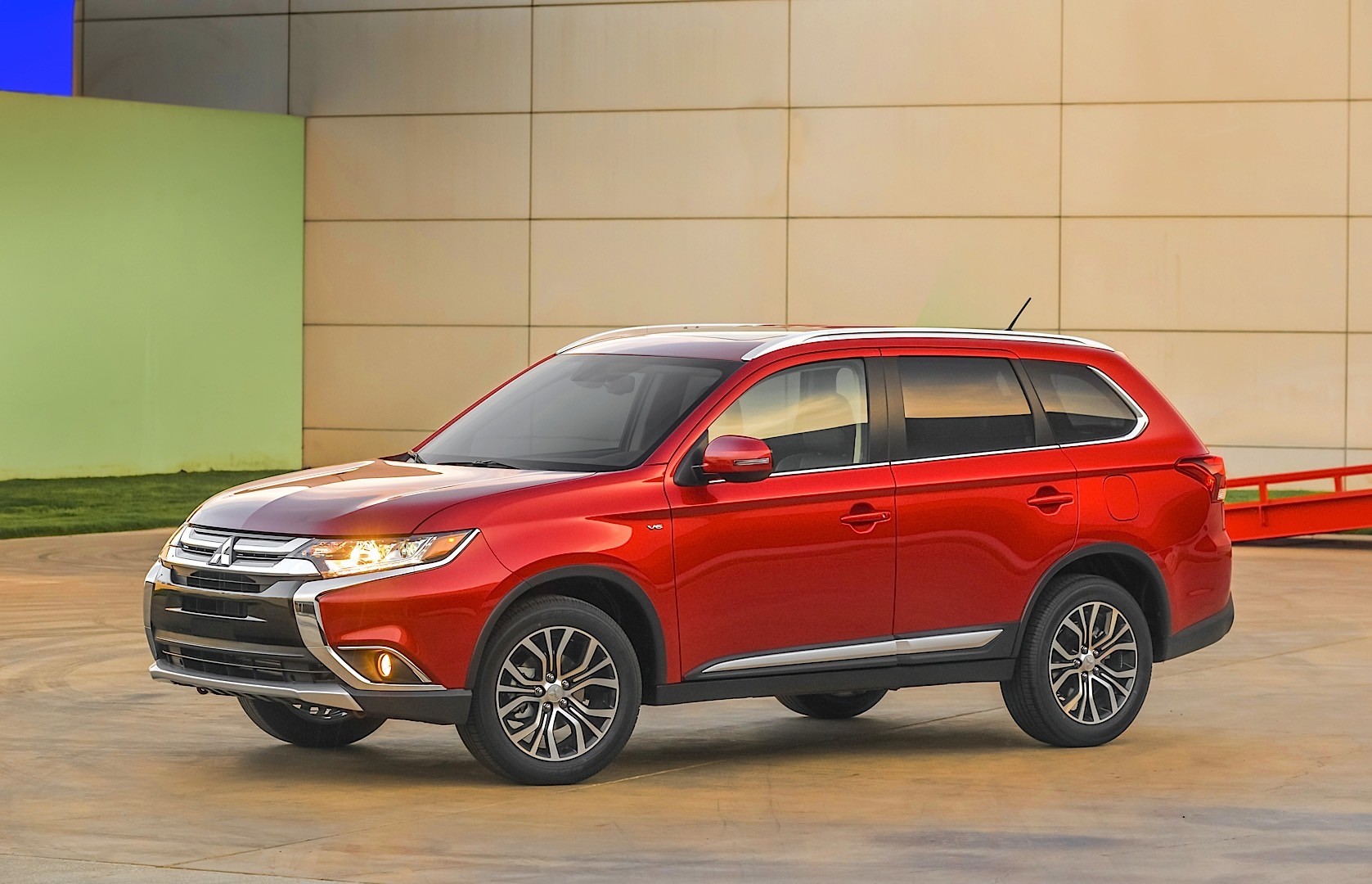 Mitsubishi Outlander / Airtrek photo 8