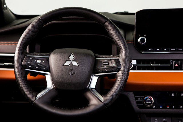 Mitsubishi Outlander / Airtrek photo 56