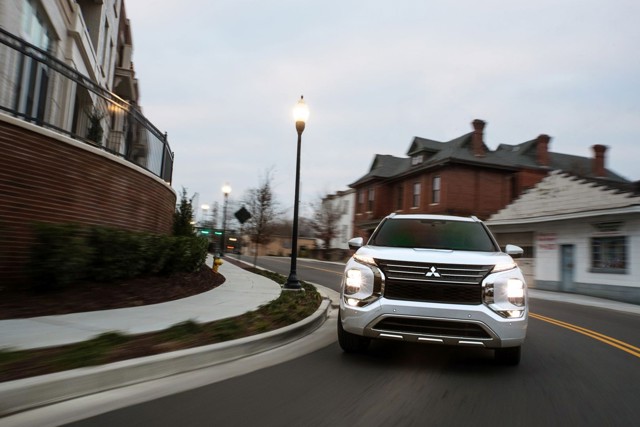 MITSUBISHI Outlander / Airtrek