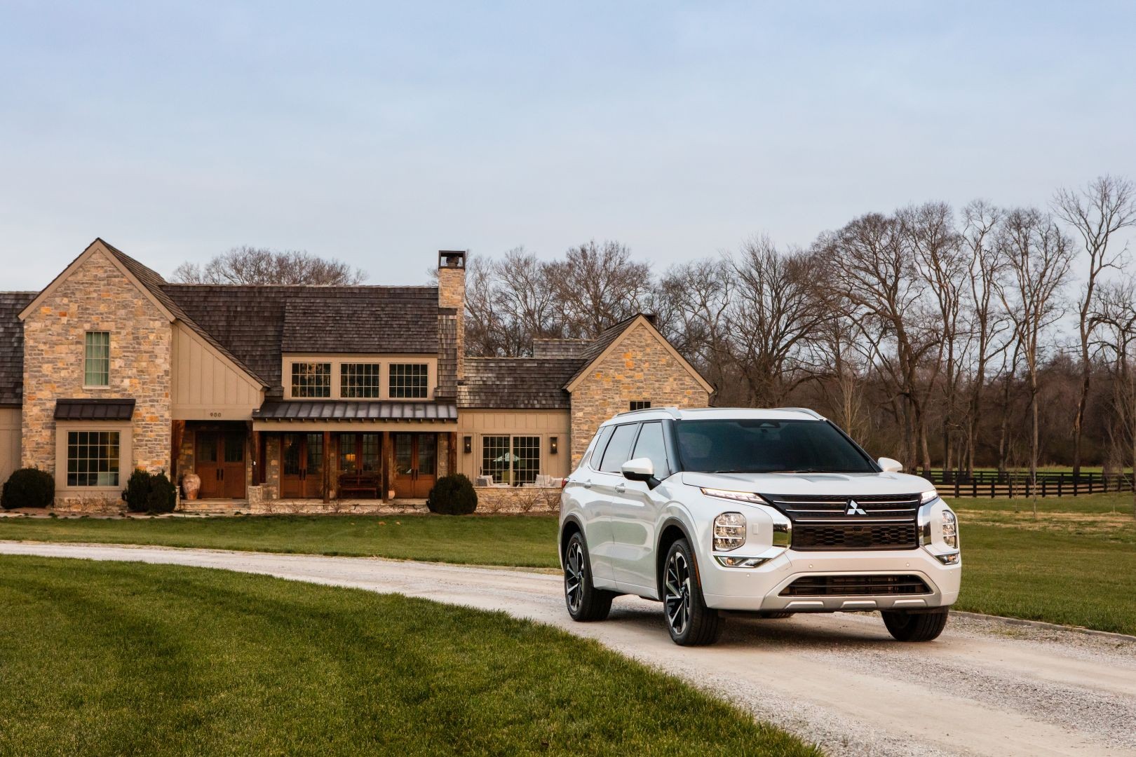 Mitsubishi Outlander / Airtrek photo 2