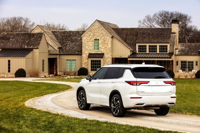 Mitsubishi Outlander / Airtrek photo 3