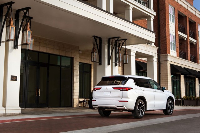 Mitsubishi Outlander / Airtrek photo 9