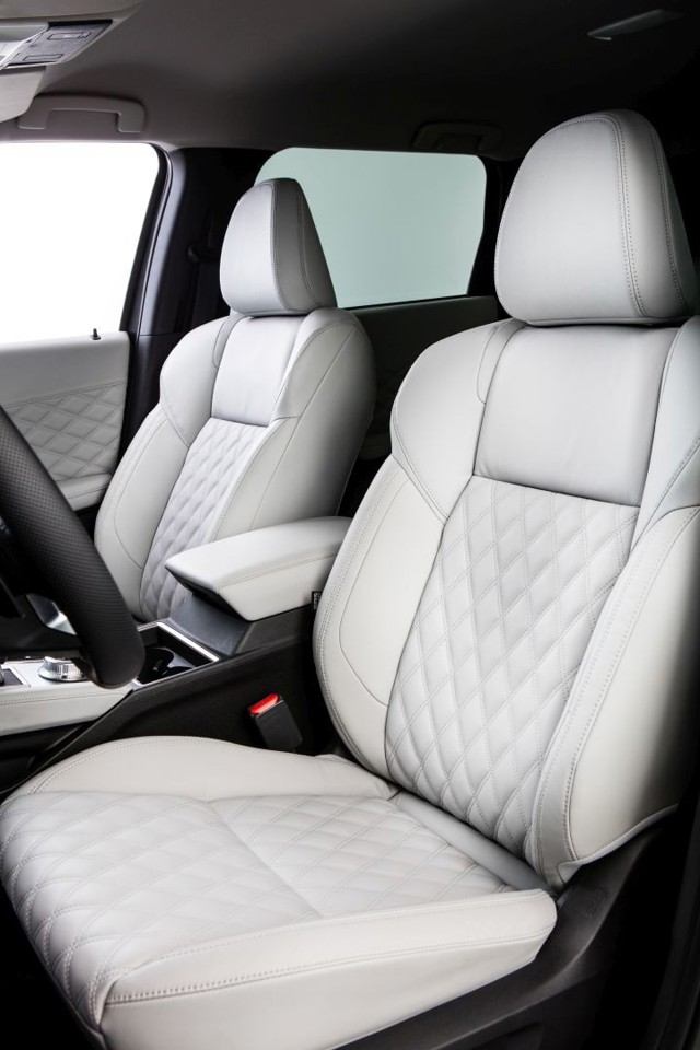 Mitsubishi Outlander / Airtrek photo 45