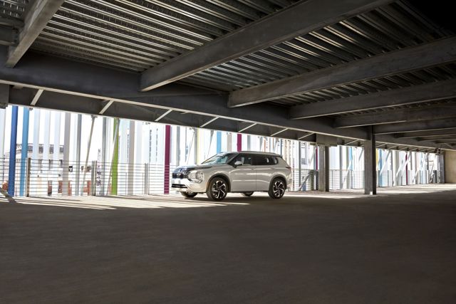Mitsubishi Outlander / Airtrek photo 21