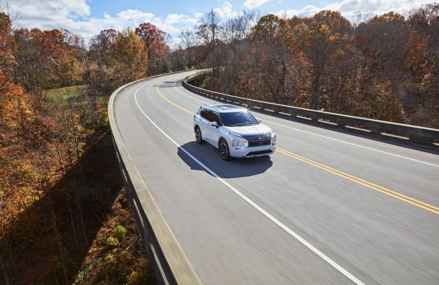 Mitsubishi Outlander / Airtrek photo 24