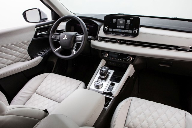 Mitsubishi Outlander / Airtrek photo 47