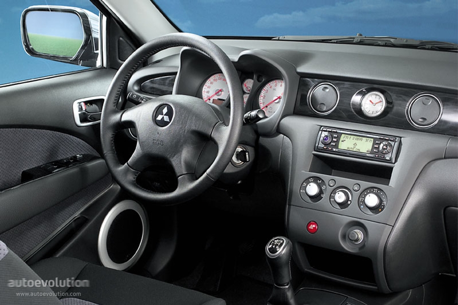 Mitsubishi Outlander / Airtrek photo 11