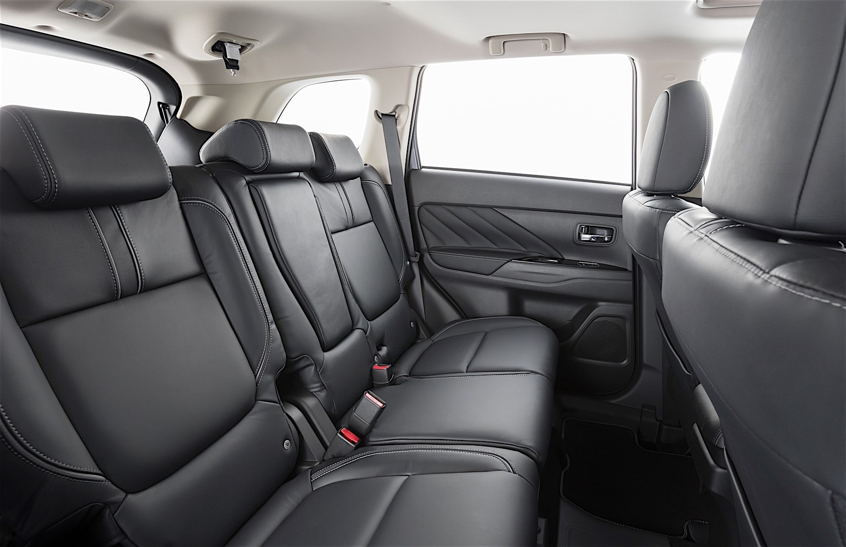 Mitsubishi Outlander / Airtrek photo 68