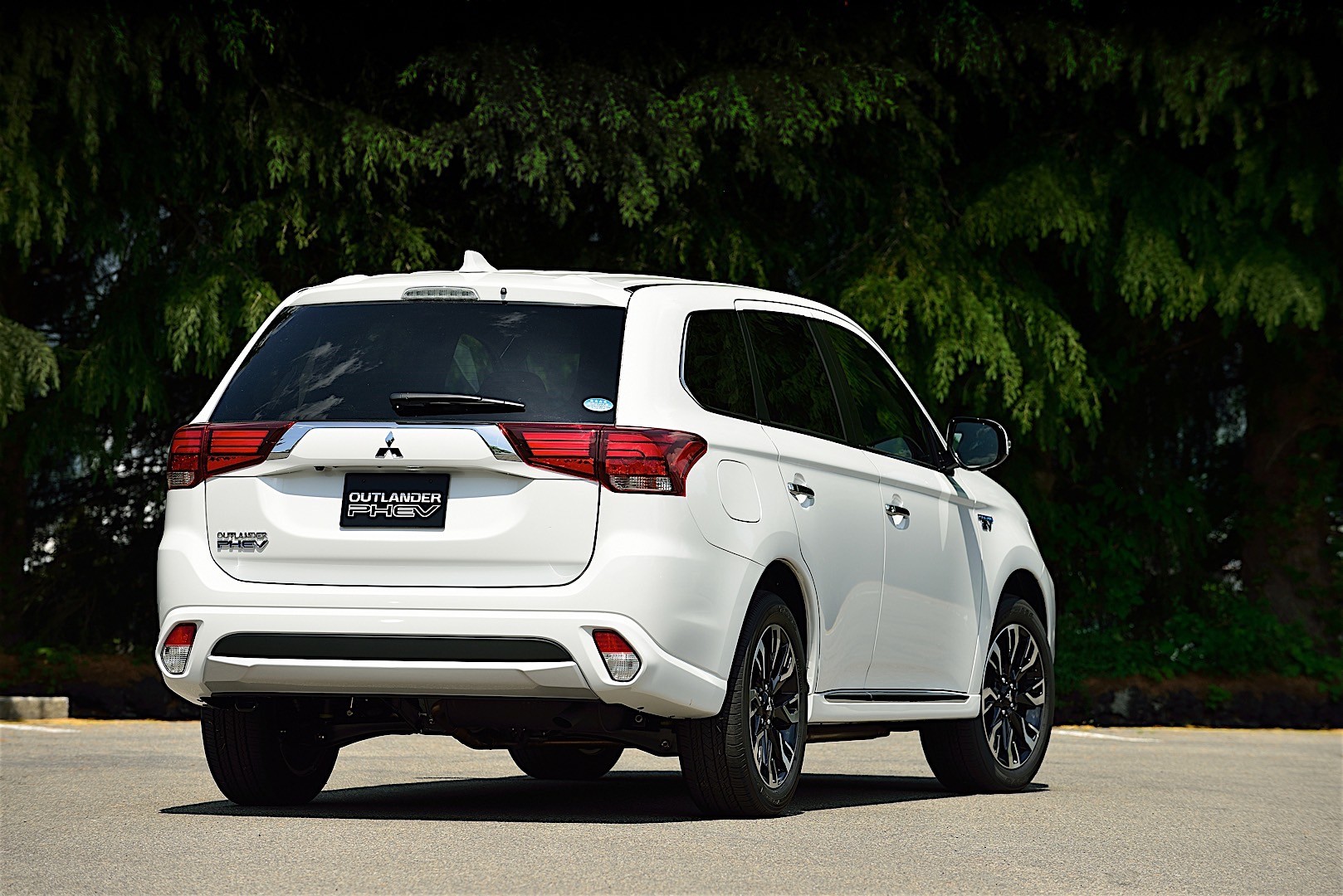 Mitsubishi Outlander / Airtrek photo 12