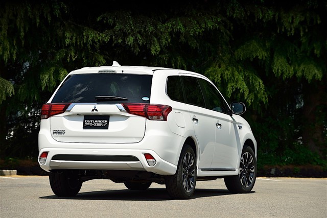 Mitsubishi Outlander / Airtrek photo 12