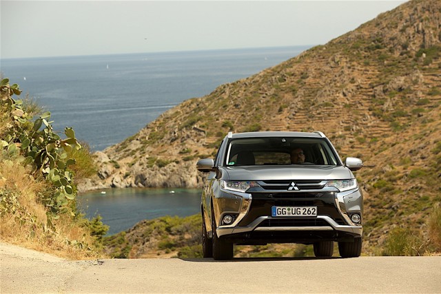 Mitsubishi Outlander / Airtrek photo 24