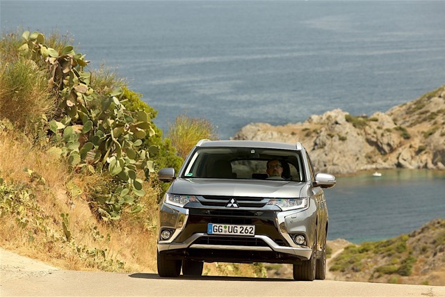 Mitsubishi Outlander / Airtrek photo 25