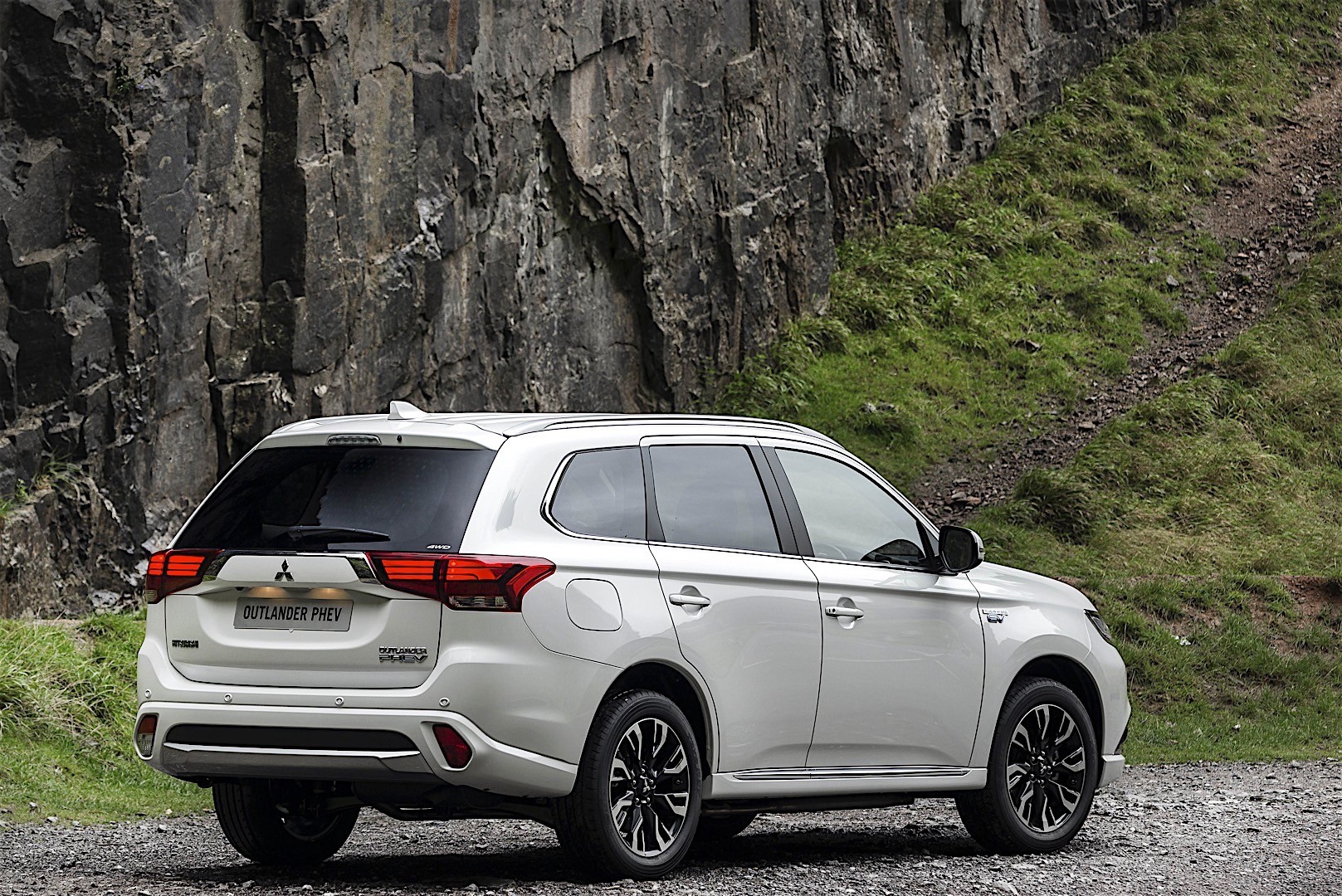 Mitsubishi Outlander / Airtrek photo 27
