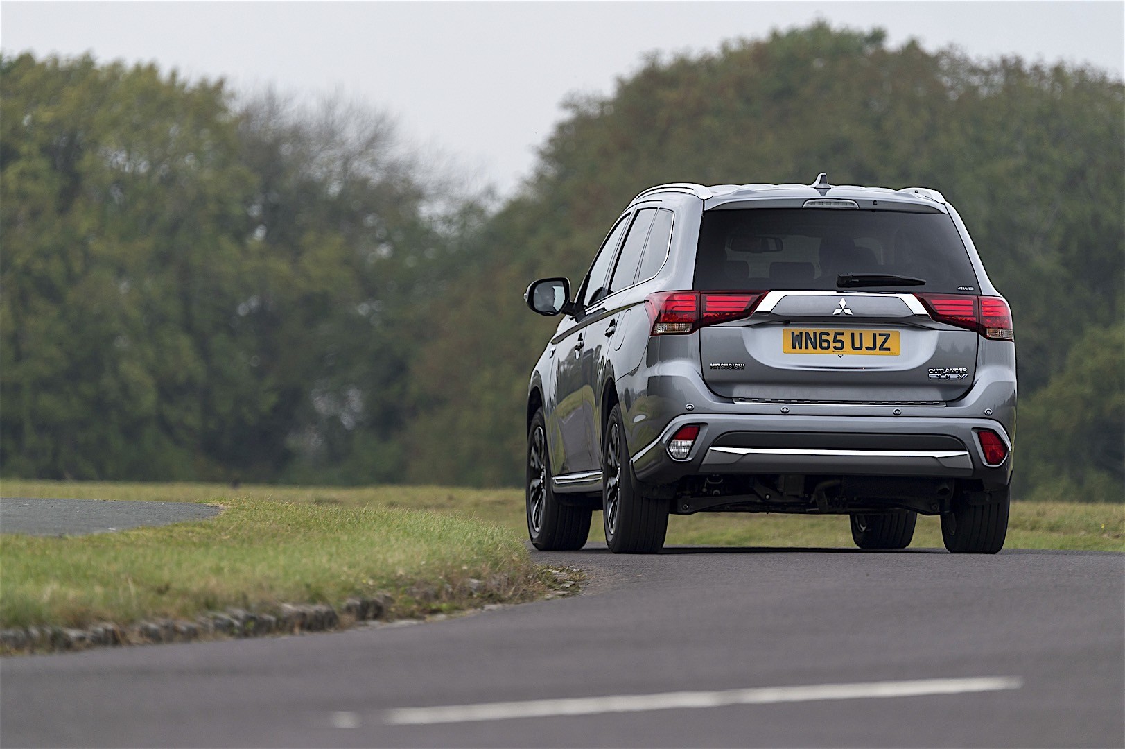 Mitsubishi Outlander / Airtrek photo 31