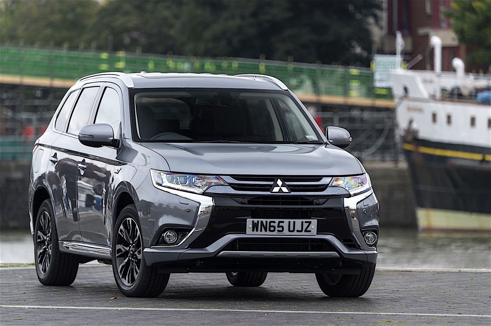 Mitsubishi Outlander / Airtrek photo 32