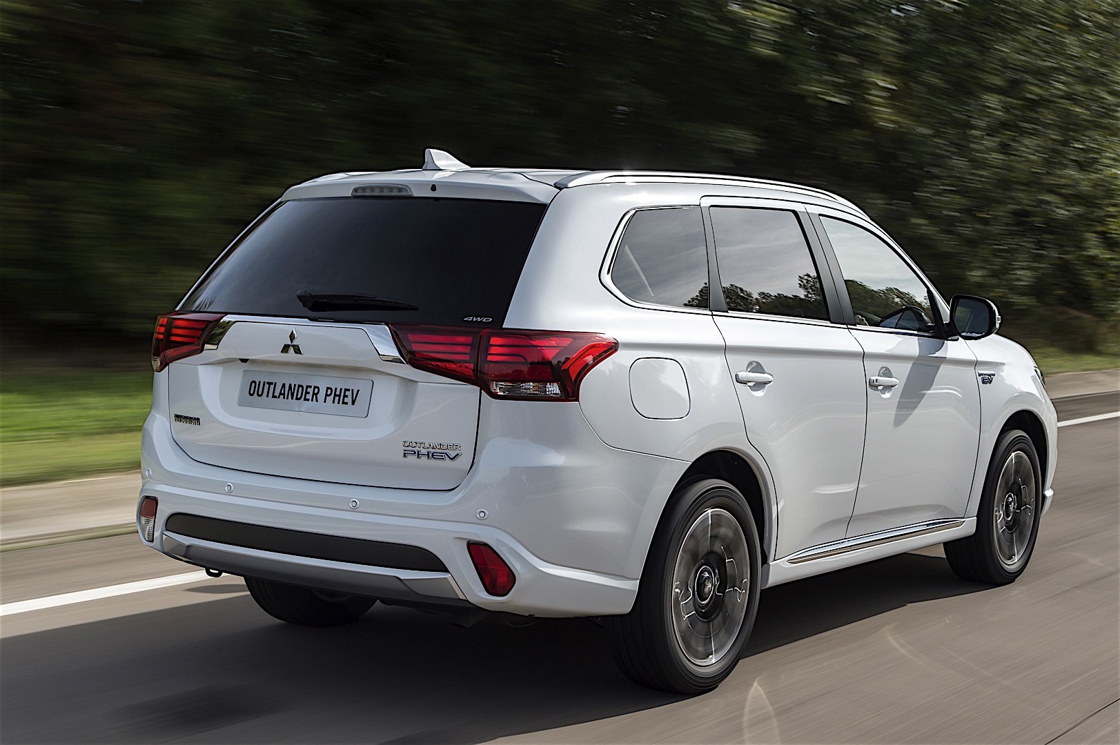 Mitsubishi Outlander / Airtrek photo 36