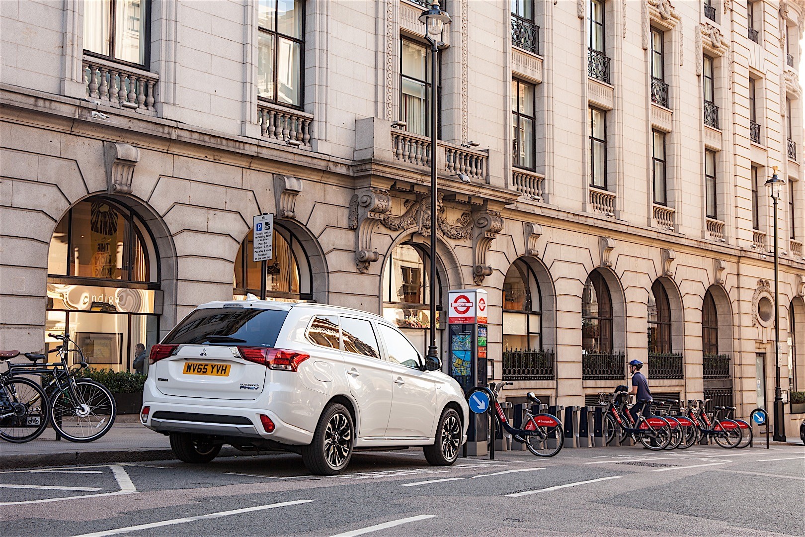 Mitsubishi Outlander / Airtrek photo 45