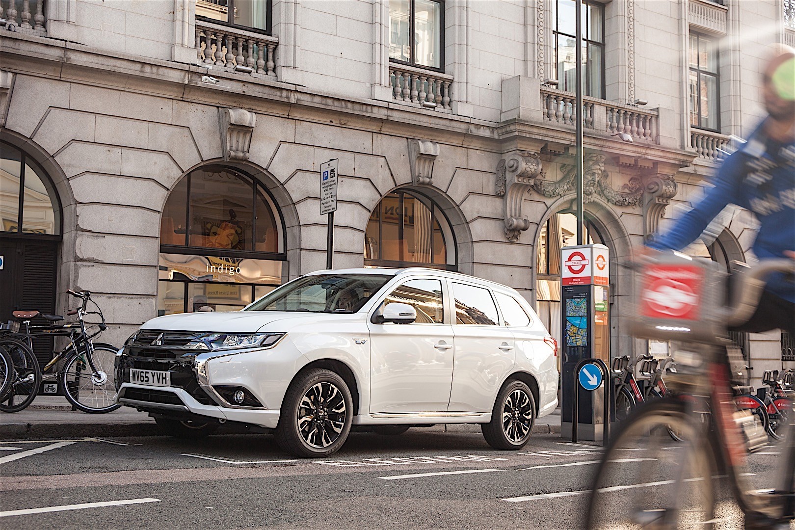 Mitsubishi Outlander / Airtrek photo 48