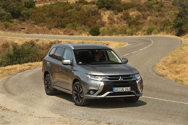 Mitsubishi Outlander / Airtrek photo 60