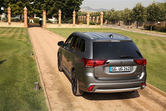 Mitsubishi Outlander / Airtrek photo 61