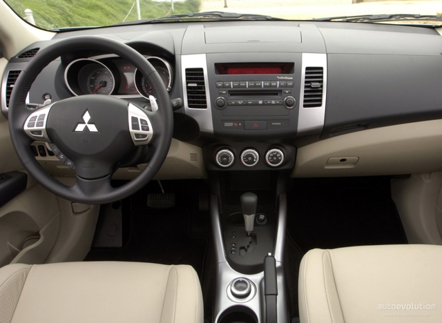Mitsubishi Outlander / Airtrek photo 6