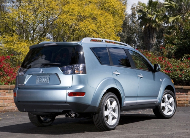 Mitsubishi Outlander / Airtrek photo 2
