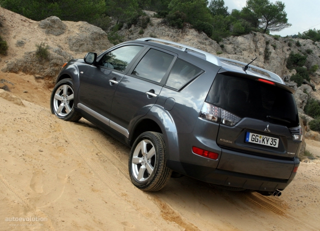 Mitsubishi Outlander / Airtrek photo 3
